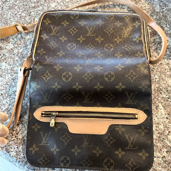 Louis Vuitton authentic 
LV Monogram Vintage Crossbody bag - Picture 16 of 17